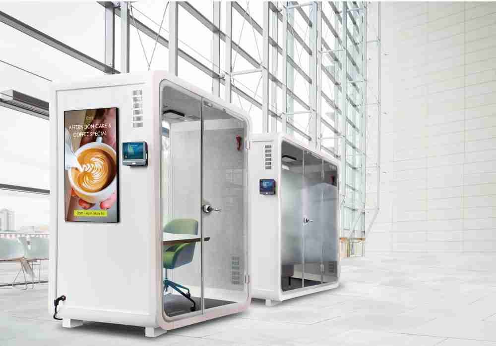 PA直营子公司达擎之智慧行动办公舱，，，，采用PDLC智能调光玻璃设计，，透过通电与断电的电流切换，，呈现透明与雾面效果，，，，具节能降耗特性并兼顾隐私，，，，确保信息安全