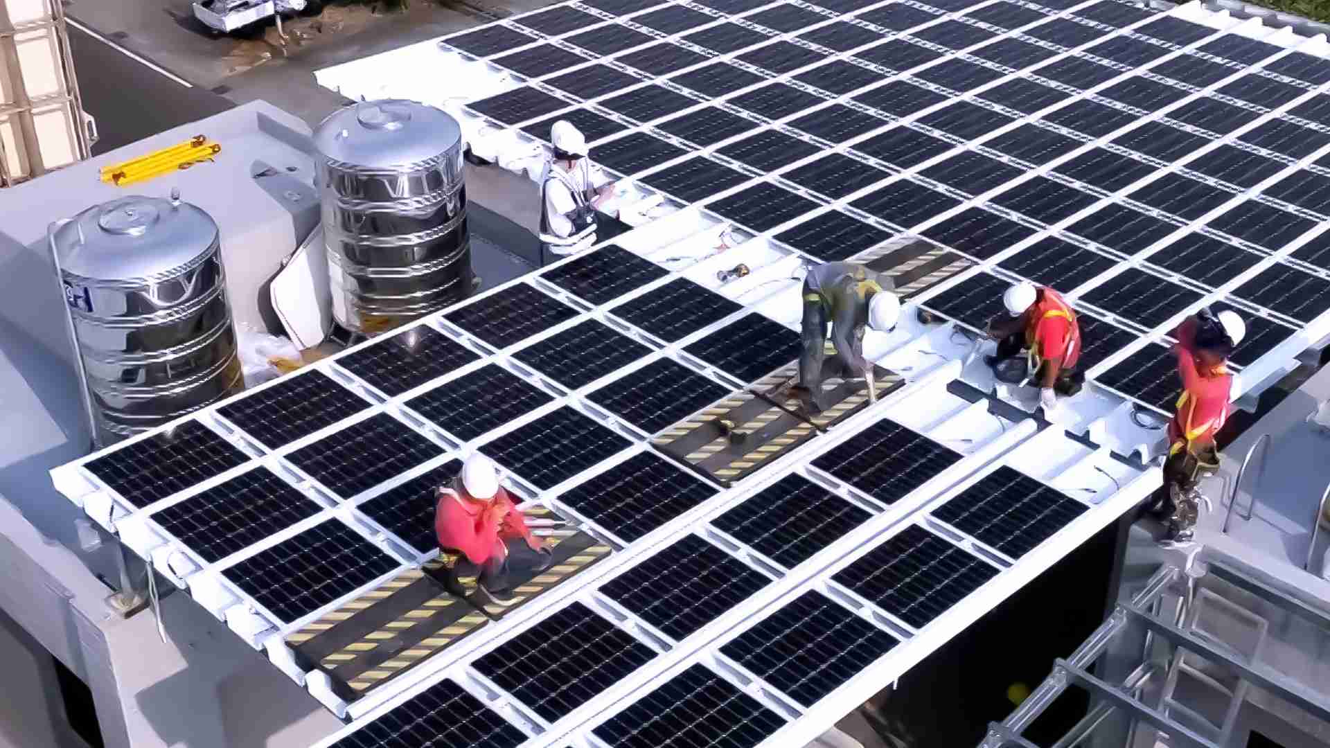 PA直营着力于替代能源之技术研发，，，，如光电浪板的相关制程、、、、设备与产品，，，，其中所开发之光电整合型浪板，，减少传统金属支架安装，，更提升耐候度，，，，可广泛运用于多元场域，，并辅助建筑达到净零碳排目标