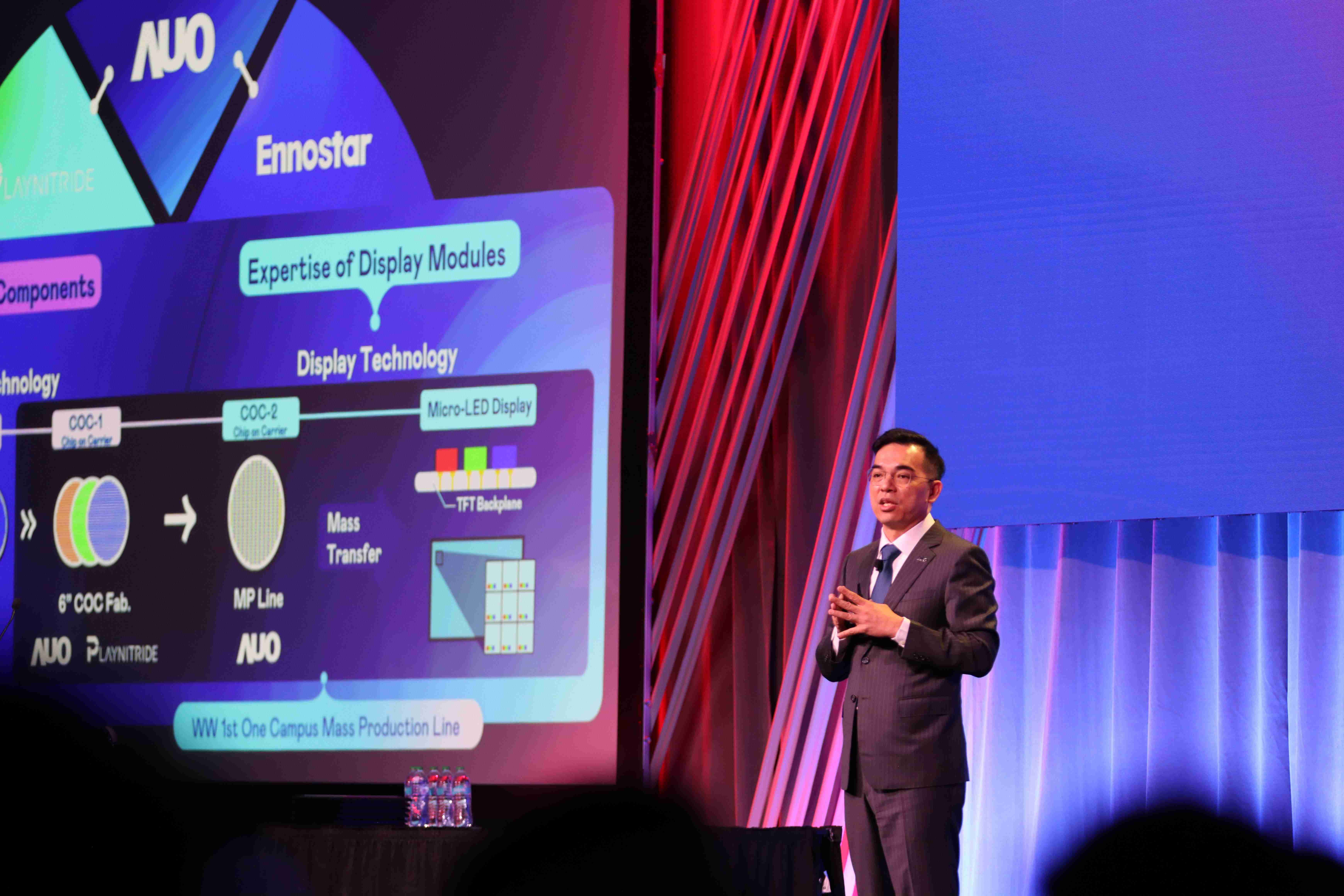 2025 SID显示周登场，，，PA直营光电执行长暨总经理柯富仁博士以〝Redefining Displays: Inspiring New Possibilities〞发表主题演说，，，带领PA直营以智能显示解决方案先驱，，透过AI赋能，，，重塑显示的视觉创新体验