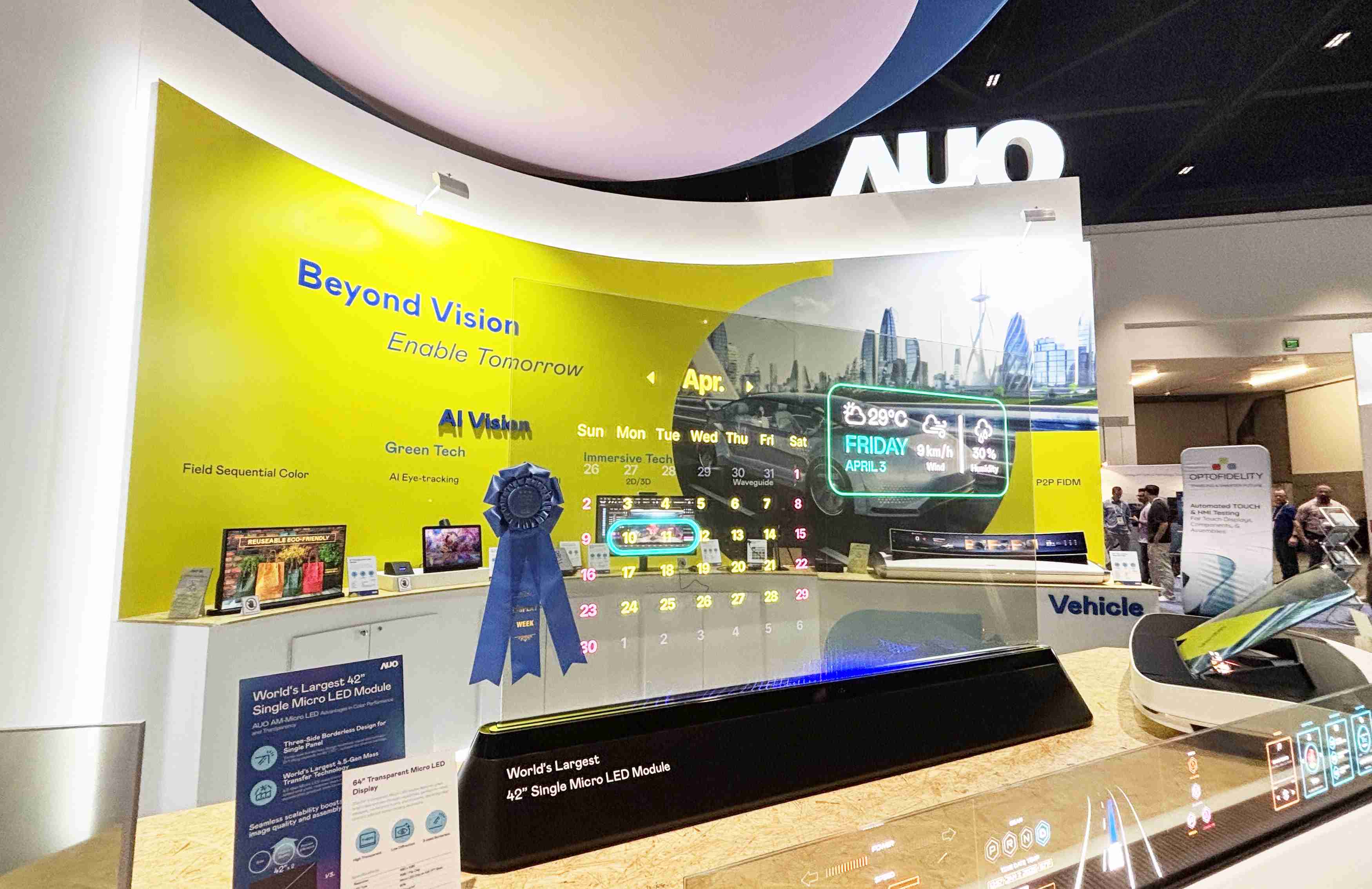 PA直营64吋透明Micro LED显示器获〝最佳Micro LED技术应用奖〞，，其绝妙的透明穿透特性，，，，同时具备1,000 nits的高亮度表现，，，并透过精细的无缝拼接延伸，，，，可依需求灵活应用于多元场域，，，展现出Micro LED显示技术划时空的无限潜力